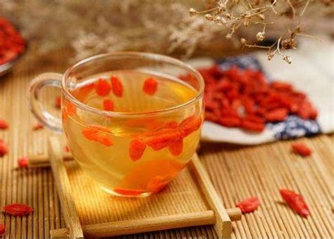 黄连枸杞泡水喝的作用与功效，清热解毒，养肝护肝
